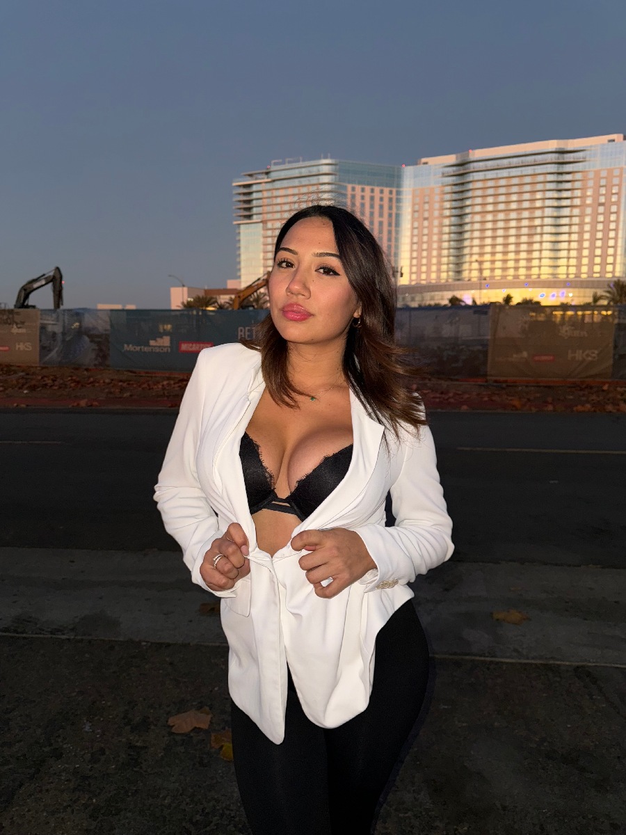 Take a pause and enjoy Ali Cruz — streaming from Athens