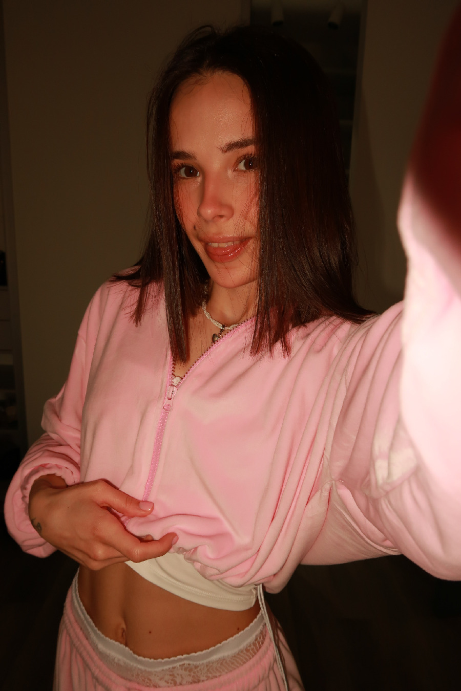 Tina brings the glow — live moments in Athens