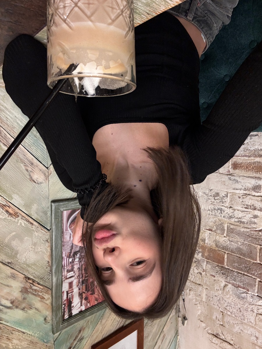 Fresh photos, fresh mood — Tina online in Athens